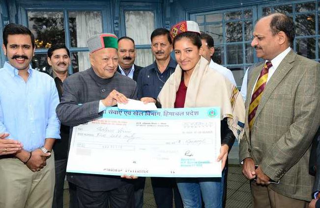Sushma Verma receiving a cheque of Rs. 5 lakhs from the then Chief Minister of Himachal Pradesh Virbhadra Singh