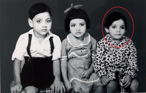 Vineet Kumar's childhood picture with his brother and sister