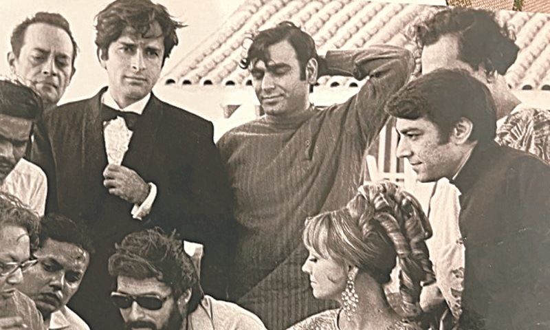 Zia Mohyeddin (extreme right) during the shooting of the film 'Bombay Talkies'