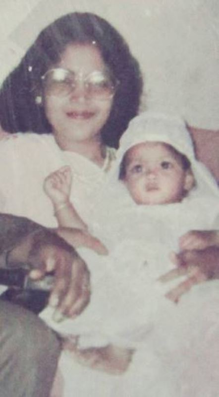 A childhood picture of Srishti Singh with her mother