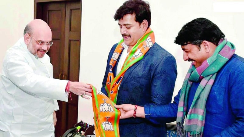 A photo of Ravi Kishan with Amit Shah and Manoj Tiwari taken when he was joining the BJP