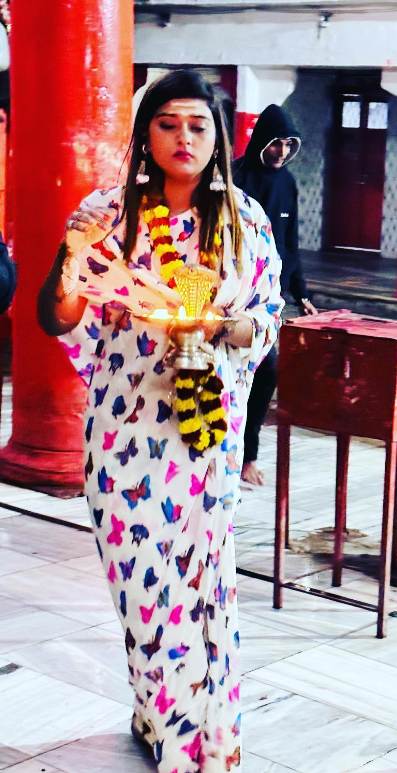 A picture of Akanksha Dubey in a temple