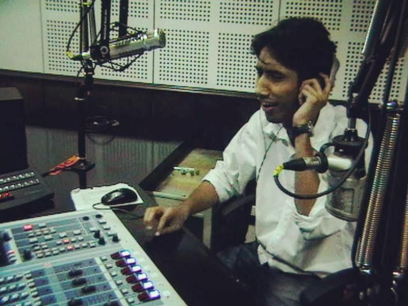 Abhilash Thapliyal shared an old photograph on Facebook recalling his first job as a radio jockey. He captioned the photograph "That’s me 11 years back. A mad college student who would travel 170 kms one way to do what he loves the most, “talk on radio”