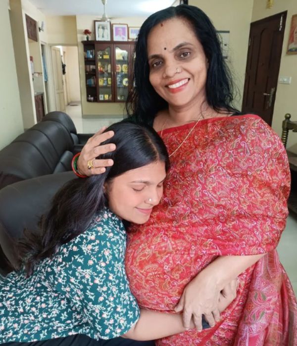 Arya Parvathy with her mother, Deepthi Shankar