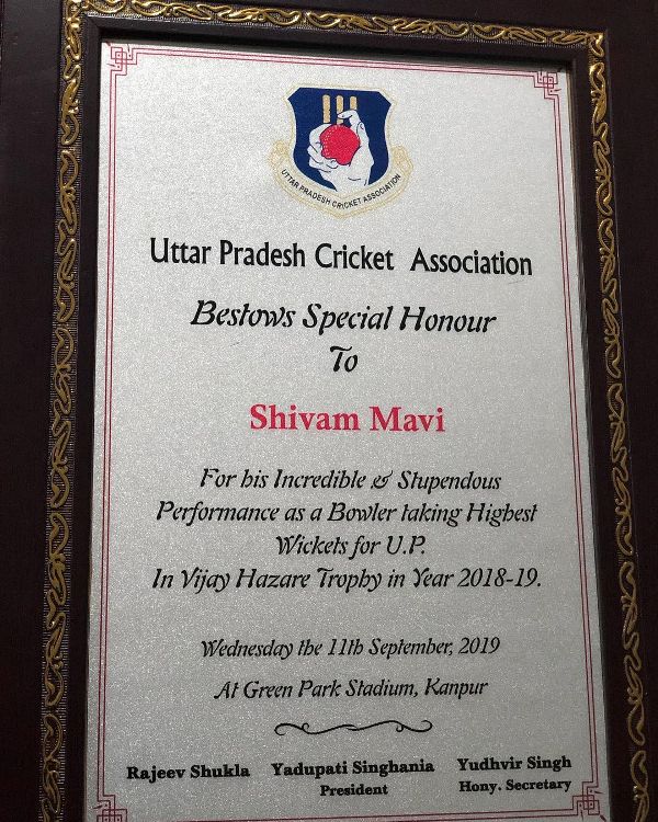 Award given to Shivam Mavi for taking highest number of wickets in Vijay Hazare Trophy 2018-19