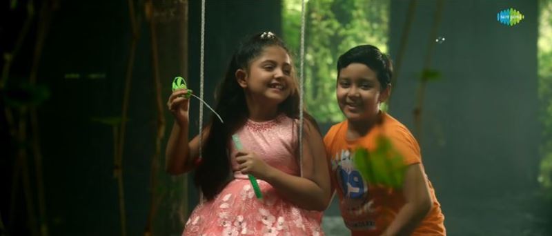 Ayanna Chatterjee in the music video of the song 'Pehla Nasha'