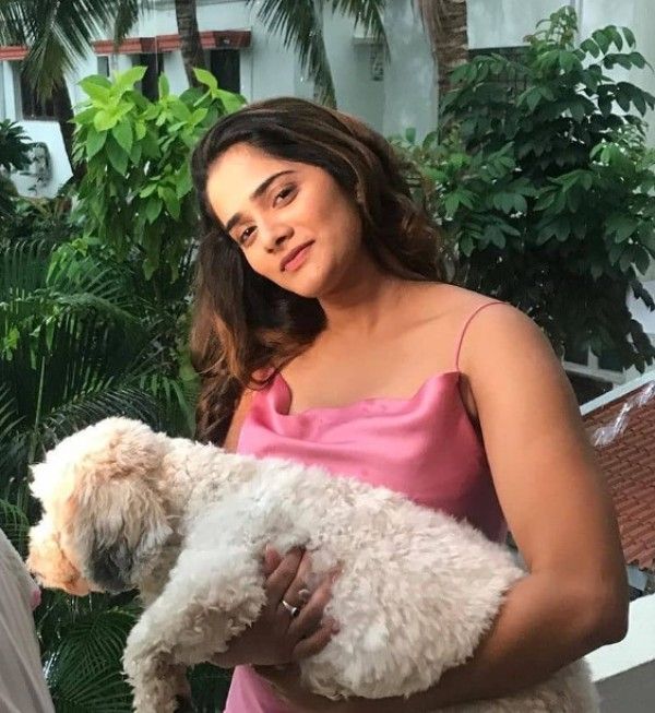 Bhagyashree Mote holding a dog