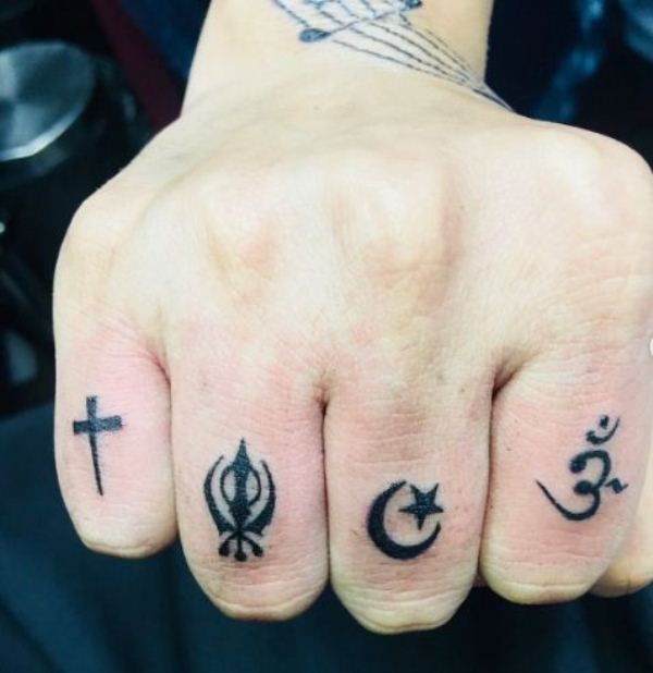 Danish Alfaaz's tattoo on his fingers