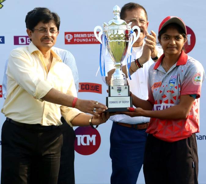 Dhara Gujjar receiving the runner-up trophy