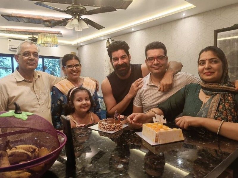 Kabir Duhan Singh's father, his mother, niece, Kabird Duhan Singh, his brother, and his sister-in-law (left to right)