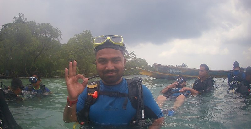 Manish Kashyap doing underwater diving