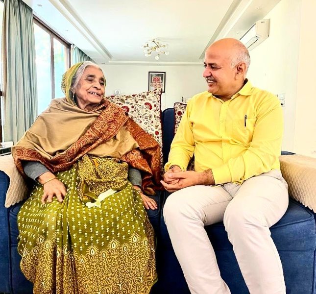 Manish Sisodia with his mother
