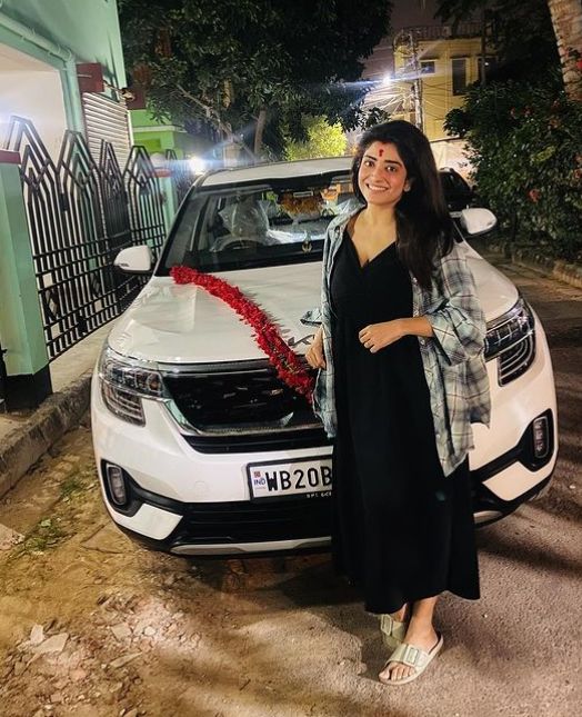 Manosi Sengupta posing with her new car