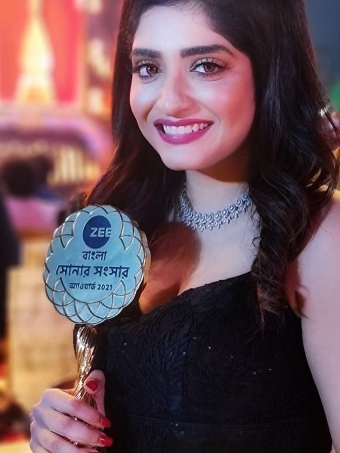 Manosi Sengupta with her award