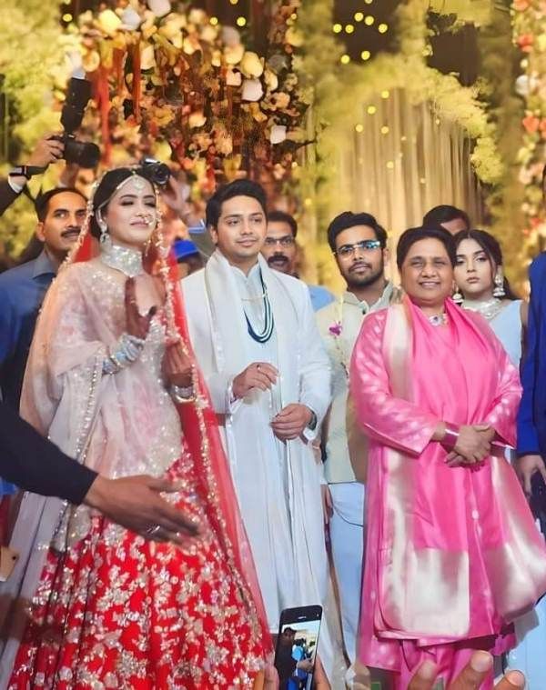 Mayawati attending the marriage of Dr Pragya and Akash Anand