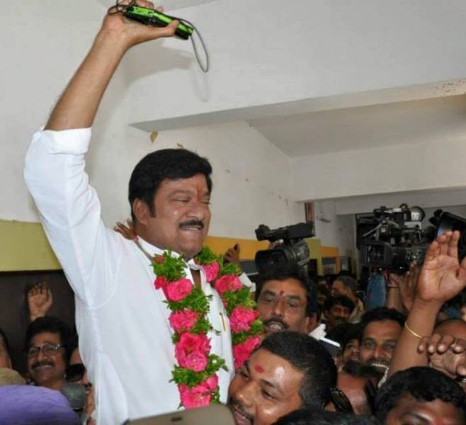 Rajendra Prasad celebrating with his supporters after winning the Movie Artists Association (MAA) presidential elections in 2015
