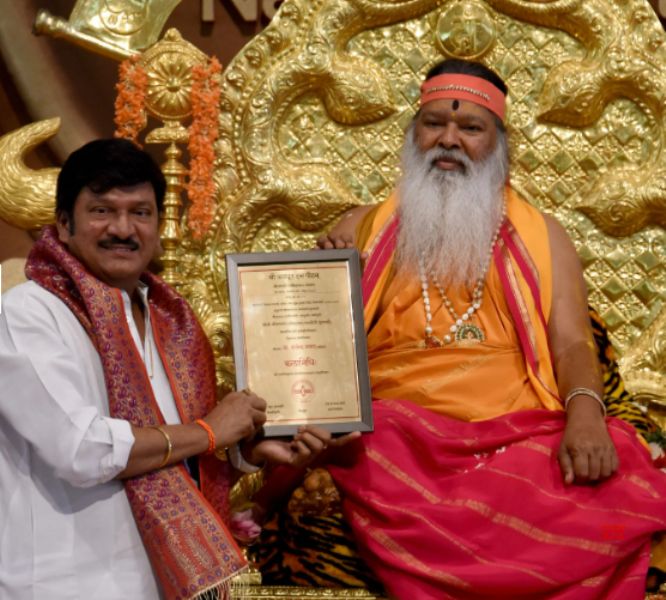 Rajendra Prasad was felicitated with the Kalanidhi Award by the spiritual figure Ganapathi Sachidananda at Mysore's Avadhoota Datta Peetham in 2018