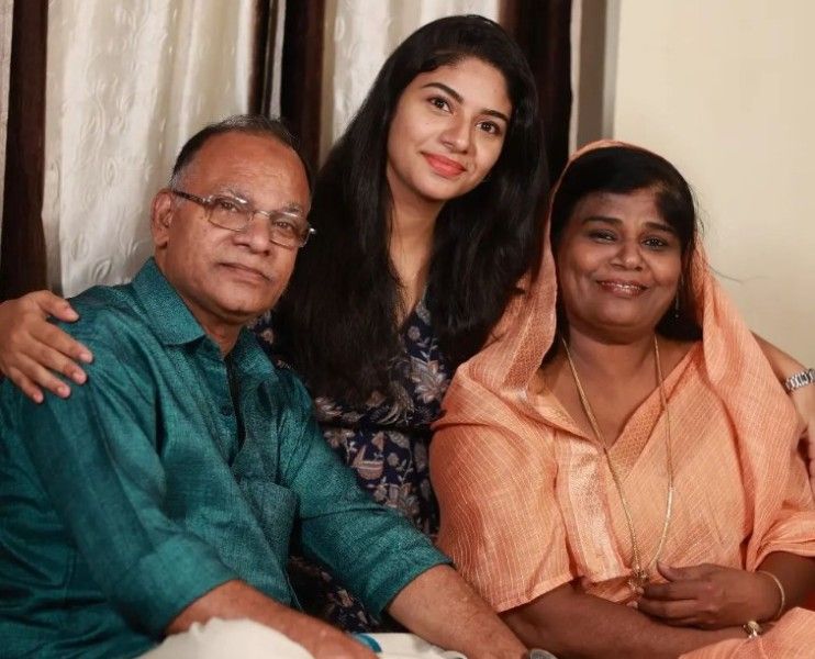 Reneesha Rahiman with her parents