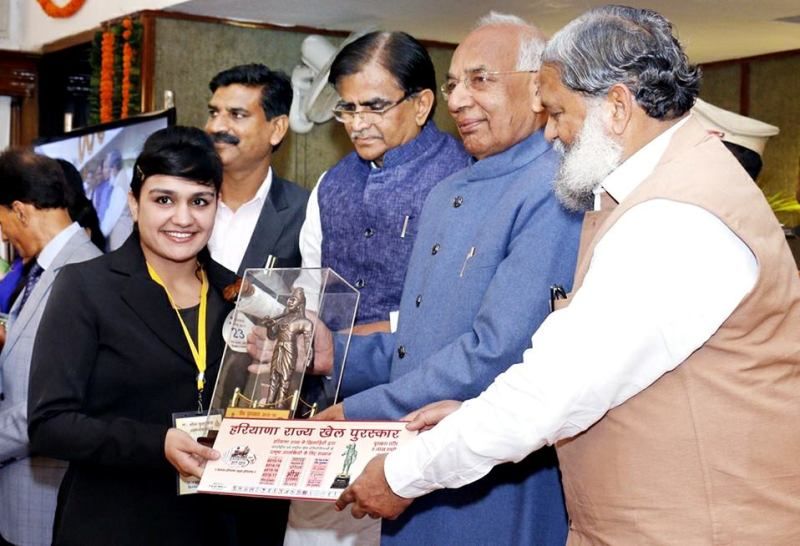 Saweety Boora posing after recieving the Bhim Award from the Government of Haryana for her achievements in the boxing sport