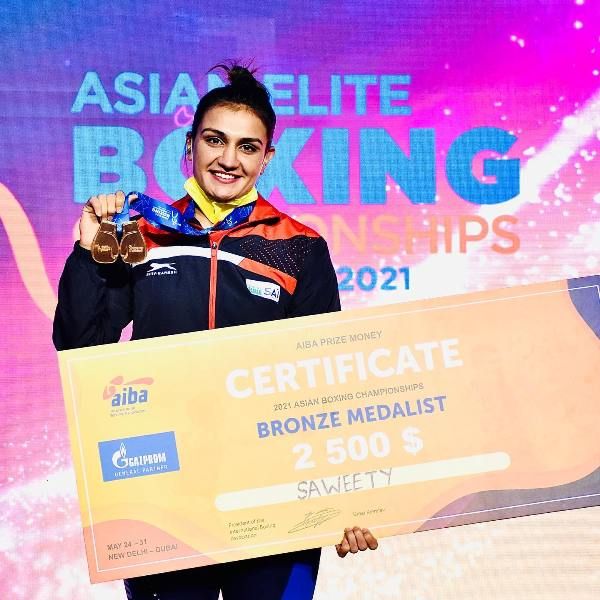Saweety Boora posing after winning the bronze medal at the ASBC Asian Boxing Championship, held in Dubai in 2021