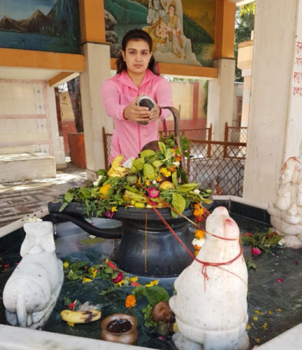 Saweety Boora, seeking blessing at Lord Shiva's temple