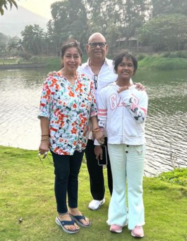 Shashi Kaushik with her husband Satish Kaushik, and daughter Vanshika Kaushik