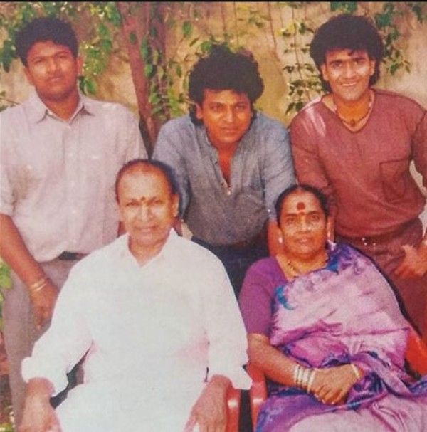 Shiva Rajkumar (centre) with parents and siblings