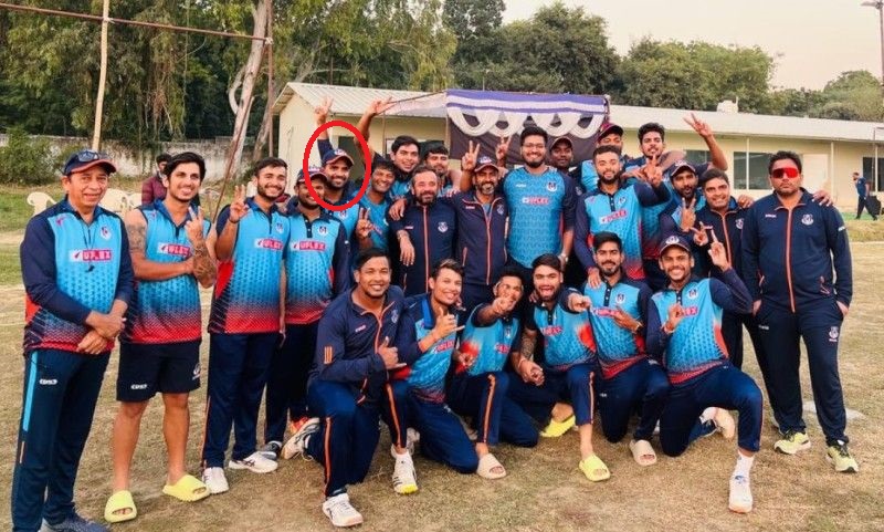 Shivam Mavi with fellow players of Uttar Pradesh team