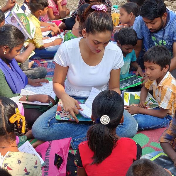 Spandana Palli teaching underprivileged children