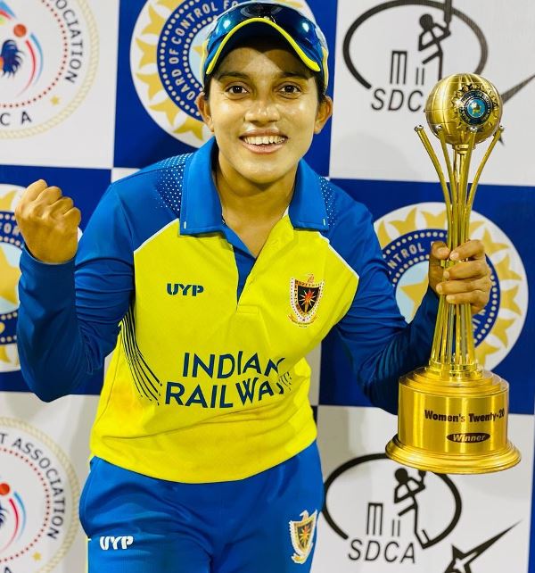 Tanuja Kanwar with the 2021-2022 Women's Senior T20 Trophy