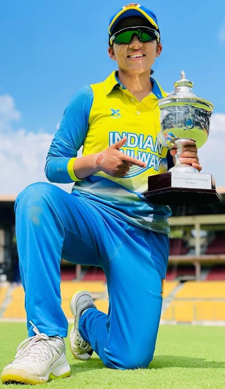Tanuja Kanwar with the Senior Women's T20 Trophy (2022-2023)