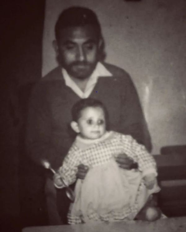 A childhood picture of Aakshi Mathur with her father