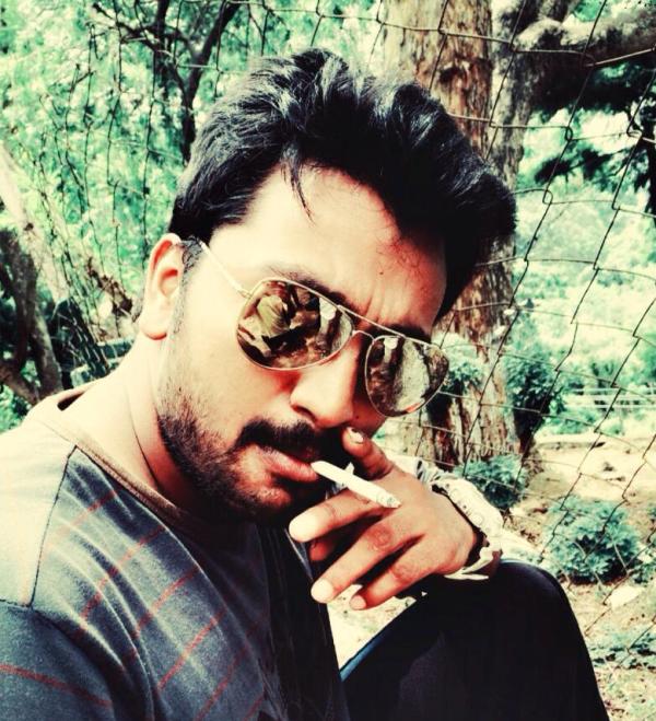 A picture of Kalaiyarasan while smoking