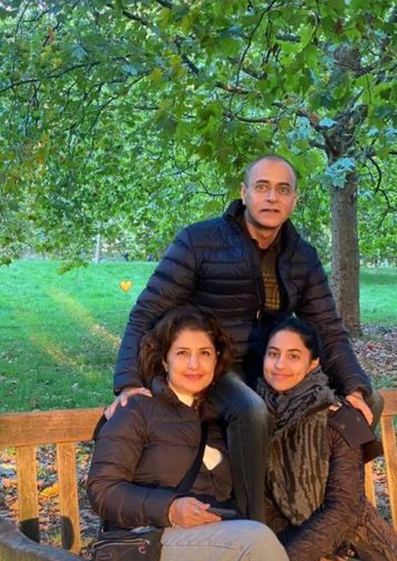 Alia Chhiba with her parents