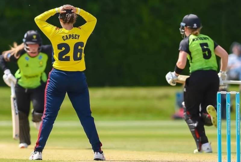 Alice Capsey playing for the Surrey Women's team