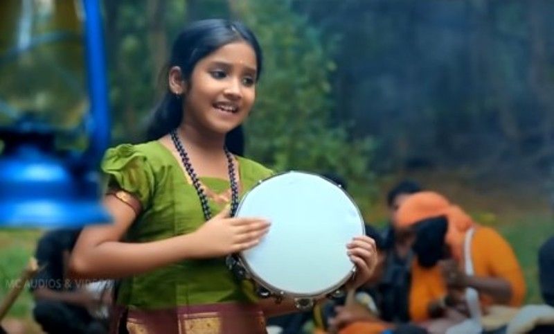 Anikha Surendran in a still from the Tamil music video Ayyappa Dhinthaka (2014)