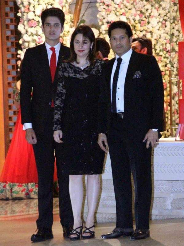 Anjali Tendulkar with her husband, Sachin Tendulkar, and son, Arjun Tendulkar