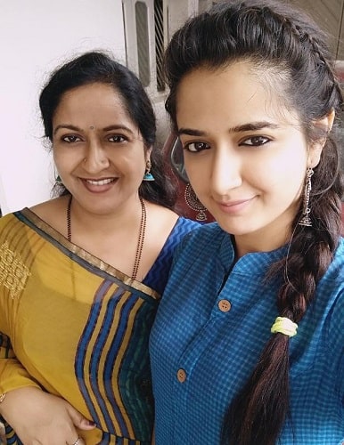 Ashika Ranganath and her mother