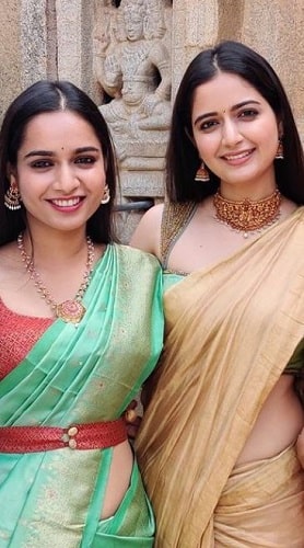 Ashika Ranganath with her sister