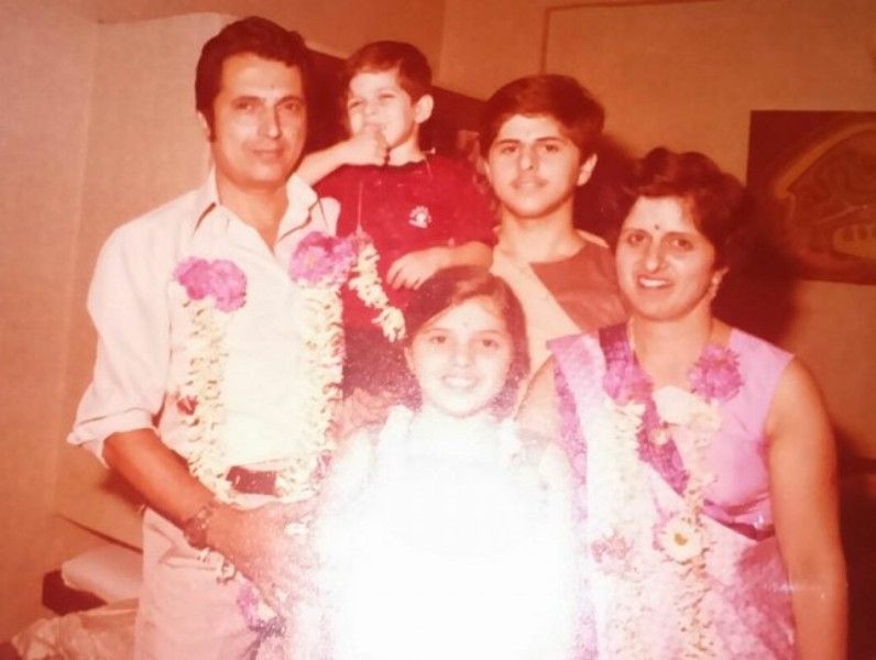 Bhakhtyar Irani's father (extreme left) with his wife, Roda Irani and kids