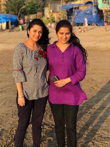 Bhumika Chawla with her sister