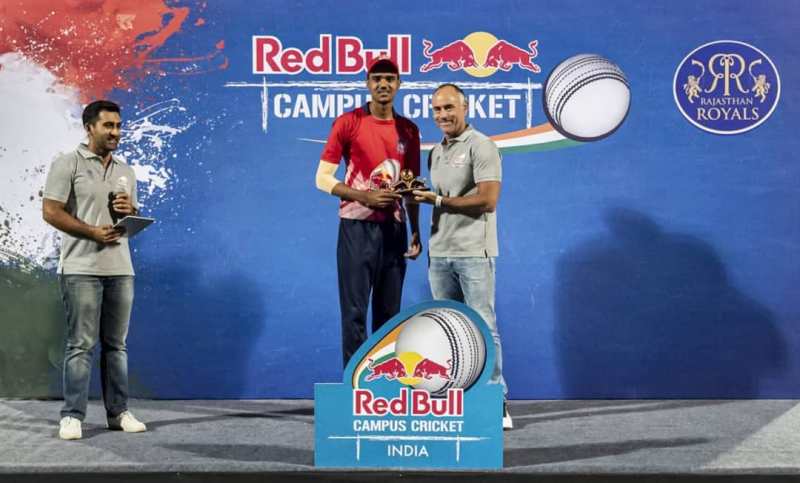 Gurnoor Brar being awarded Man of the Match award for his wonderful performance in Red Bull Campus Cricket National final