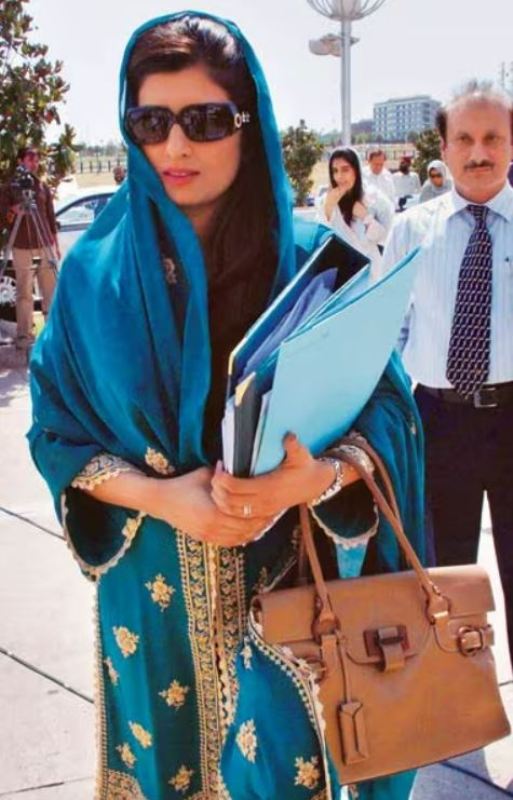Hina Rabbani Khar with her Ferragamo bag worth Rs. 75000Hina Rabbani Khar with her Ferragamo bag worth Rs. 75000