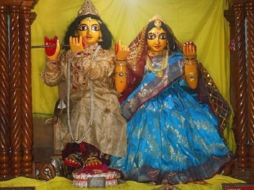 Idols of Chaitanya Mahaprabhu and Bishnupriya