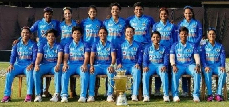 Indian Women's team with the Asia Cup