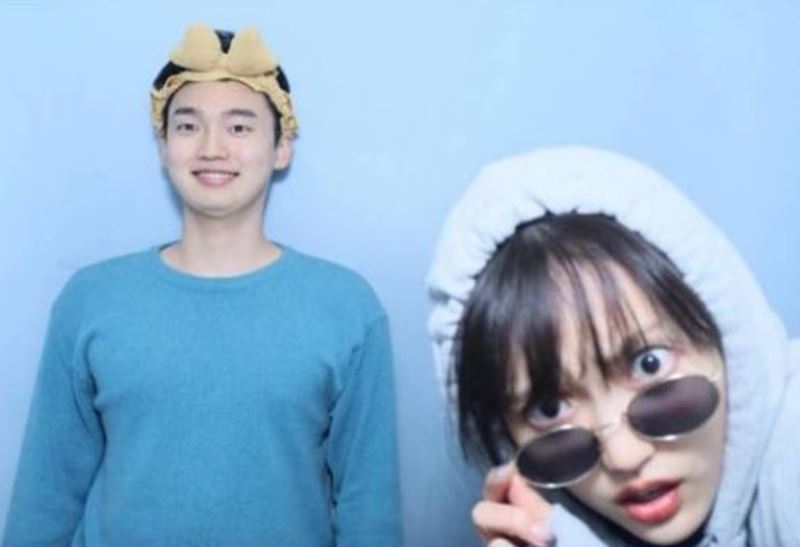 Jung Chae-yul with her brother