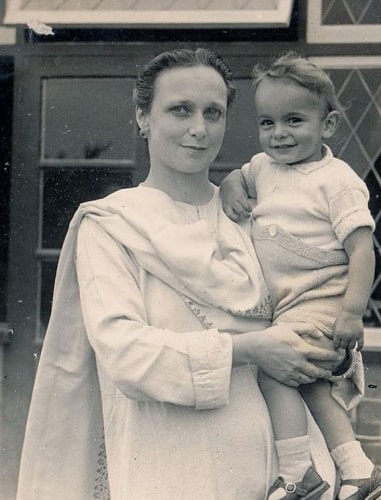 Kabir Bedi's childhood picture with his mother