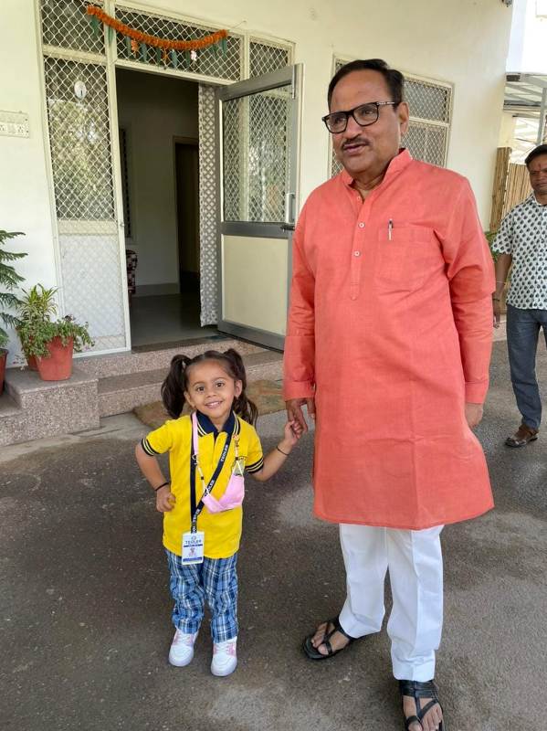 Mahesh Joshi with his grandaughter Kavya on her first day of school
