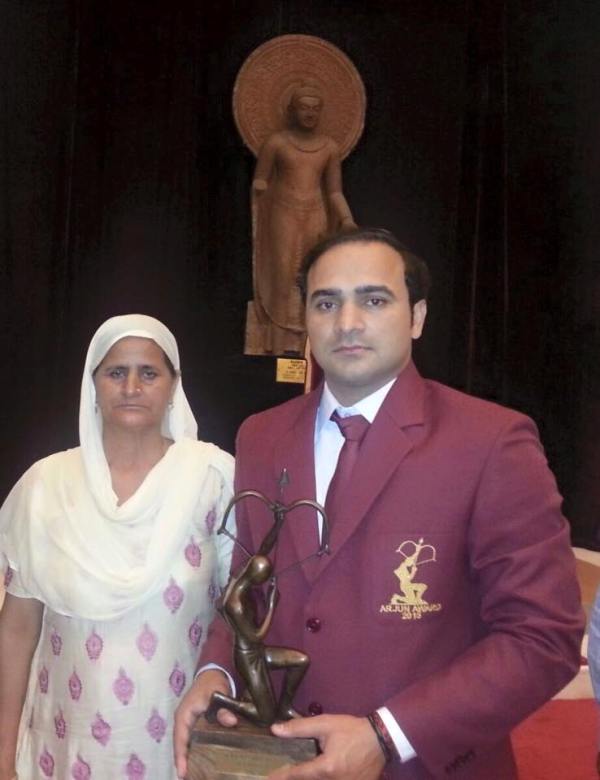 Manjeet Chhillar with his mother