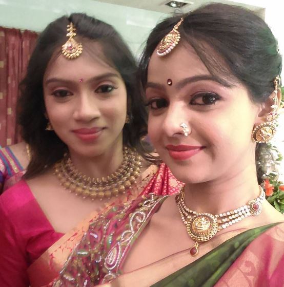 Nitya Shetty with her sister